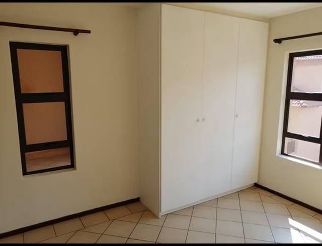 2 BEDROOM TOWNHOUSE FOR SALE IN SUNNYROCK